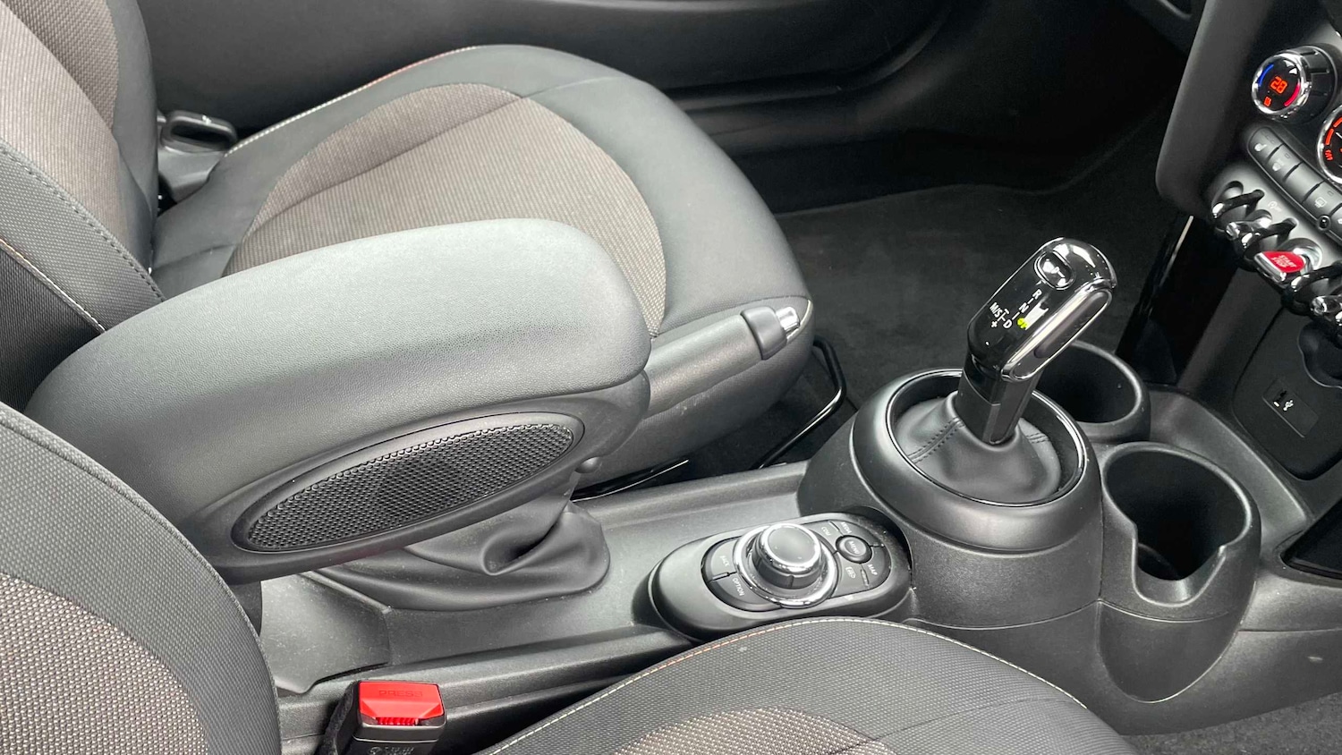 Used MINI Hatch 2022 for sale - 77914010: Photo 6