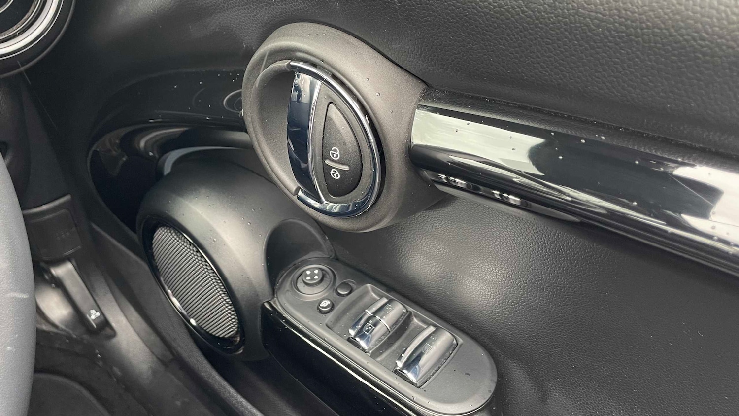 Used MINI Convertible 2023 for sale - 76475844: Photo 32