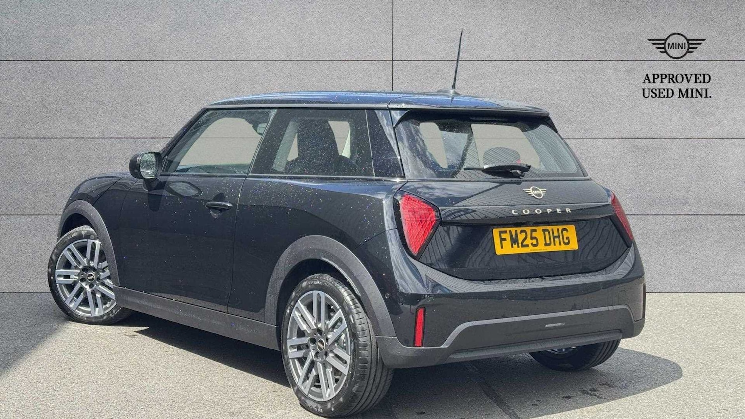 Used MINI Cooper 2025 for sale - 76540788: Photo 2