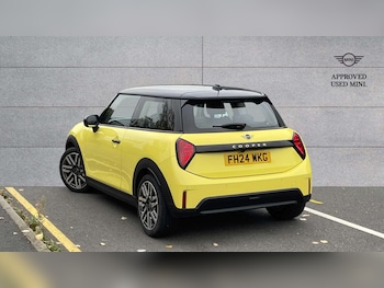 Used MINI Cooper 2024 for sale - 76242558: Photo 2