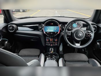 Used MINI Hatch 2024 for sale - 77044125: Photo