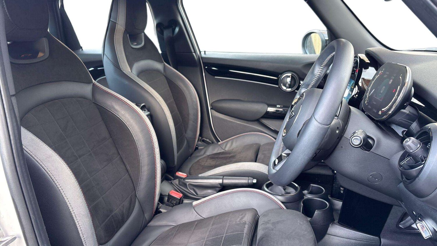 Used MINI Hatch 2023 for sale - 77842244: Photo 13