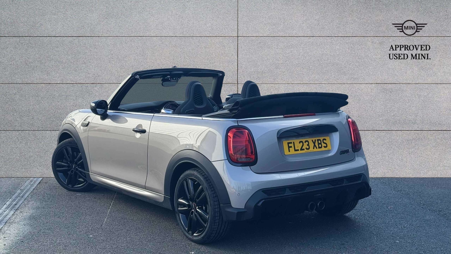 Used MINI Convertible 2023 for sale - 77756619: Photo 2