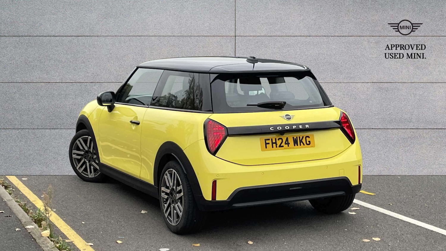 Used MINI Cooper 2024 for sale - 76442495: Photo 2