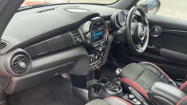 Used MINI Hatch 2019 for sale - 76156261: Photo 8