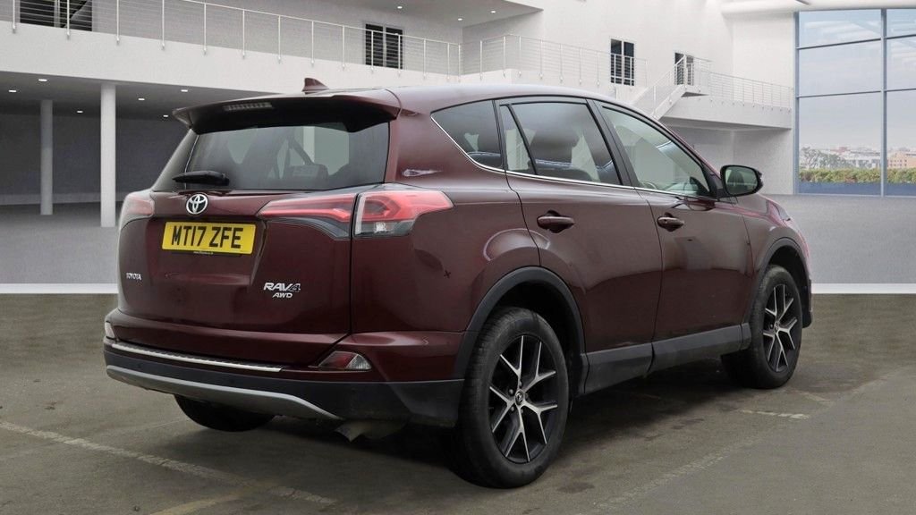 Used Toyota RAV4 2017 for sale - 77153321: Photo 3