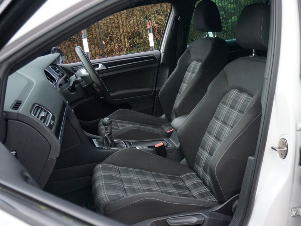 Used Volkswagen Golf 2014 for sale - 76868083: Photo 5