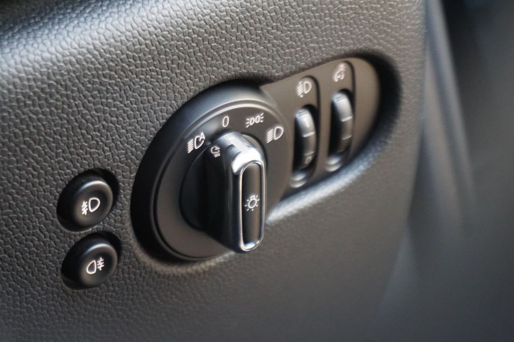 Used MINI Hatch 2019 for sale - 76783606: Photo 42