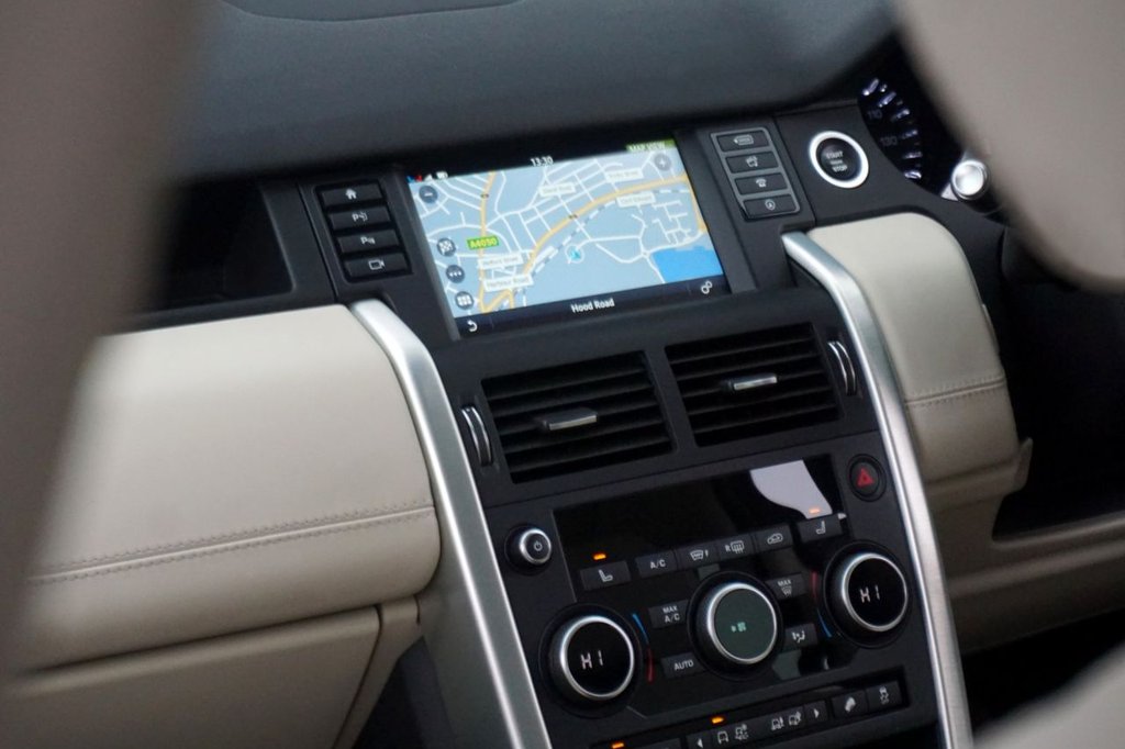 Used Land Rover Discovery Sport 2015 for sale - 76783689: Photo 32