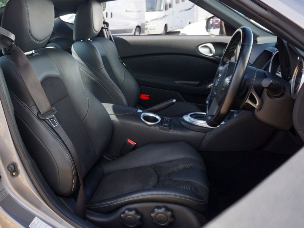 Used Nissan 370 Z 2011 for sale - 77525989: Photo 8