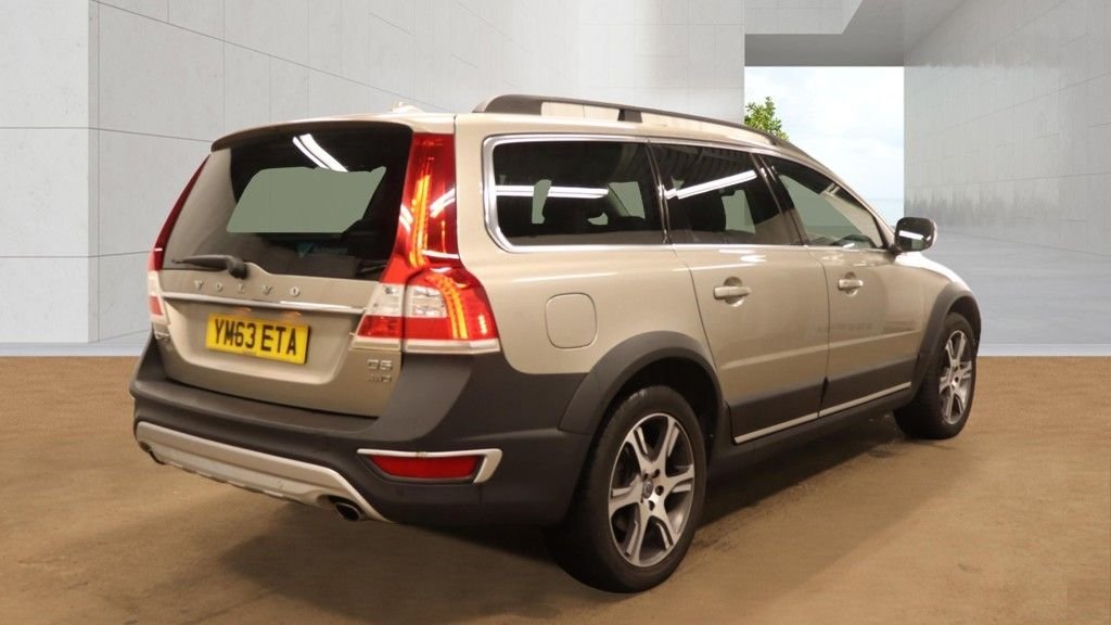 Used Volvo XC70 2014 for sale - 78097237: Photo 2