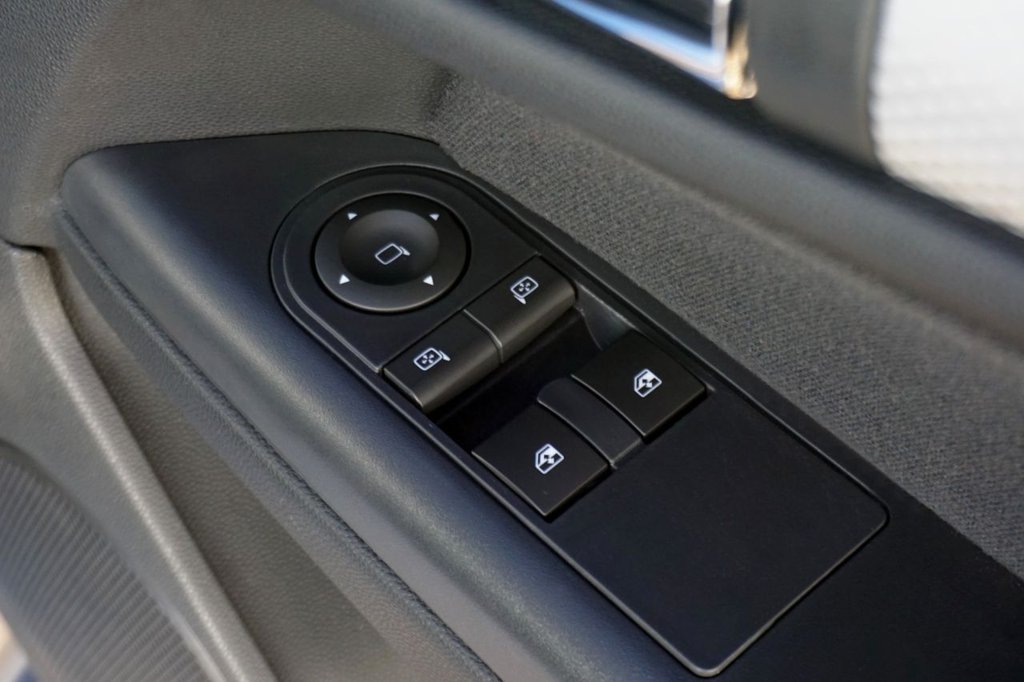 Used Vauxhall Astra 2009 for sale - 77355603: Photo 41