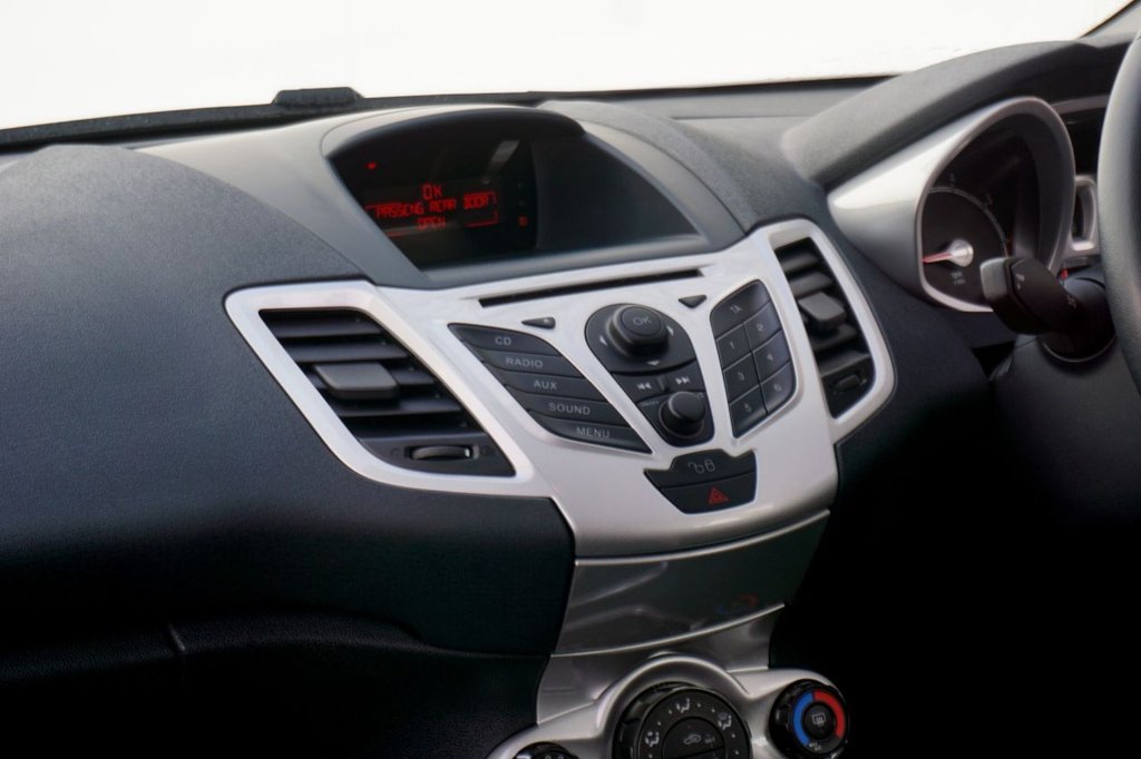 Used Ford Fiesta 2011 for sale - 77360237: Photo 25