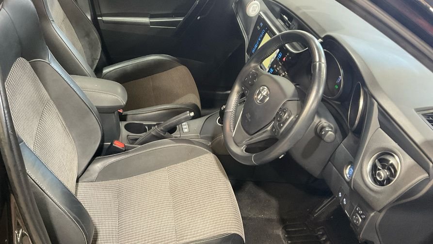 Used Toyota Auris 2017 for sale - 77990925: Photo 5