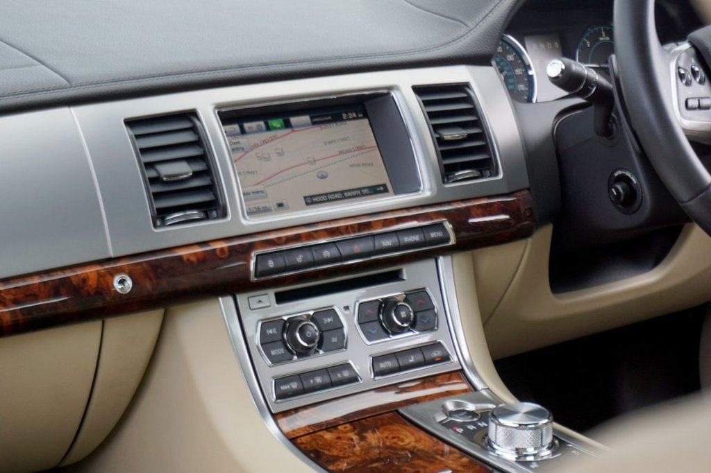 Used Jaguar XF 2014 for sale - 76797597: Photo 25