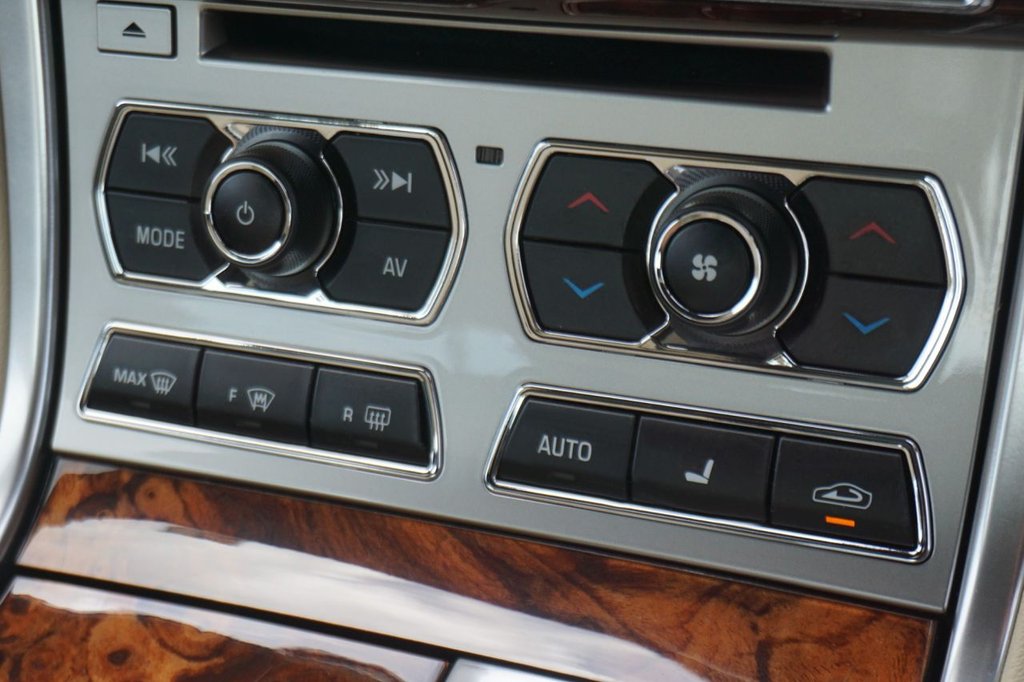 Used Jaguar XF 2014 for sale - 76797597: Photo 29