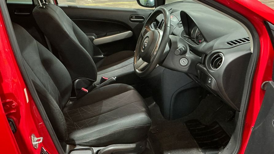 Used Mazda Mazda2 2013 for sale - 77413481: Photo 4