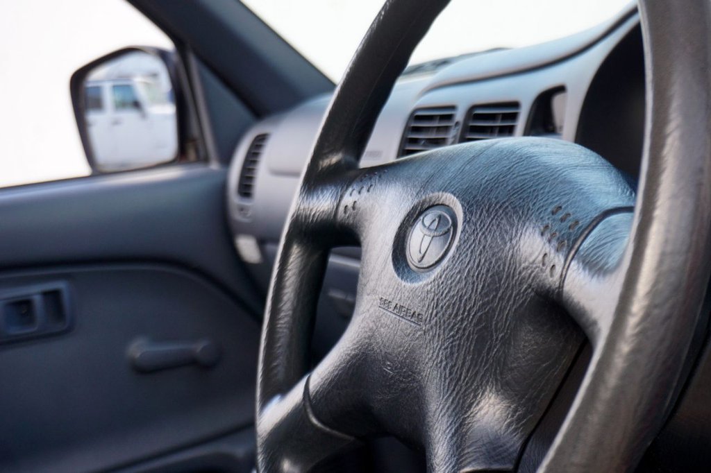 Used Toyota Hilux 2003 for sale - 77643103: Photo 14