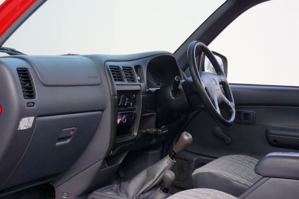 Used Toyota Hilux 2003 for sale - 77643103: Photo 15