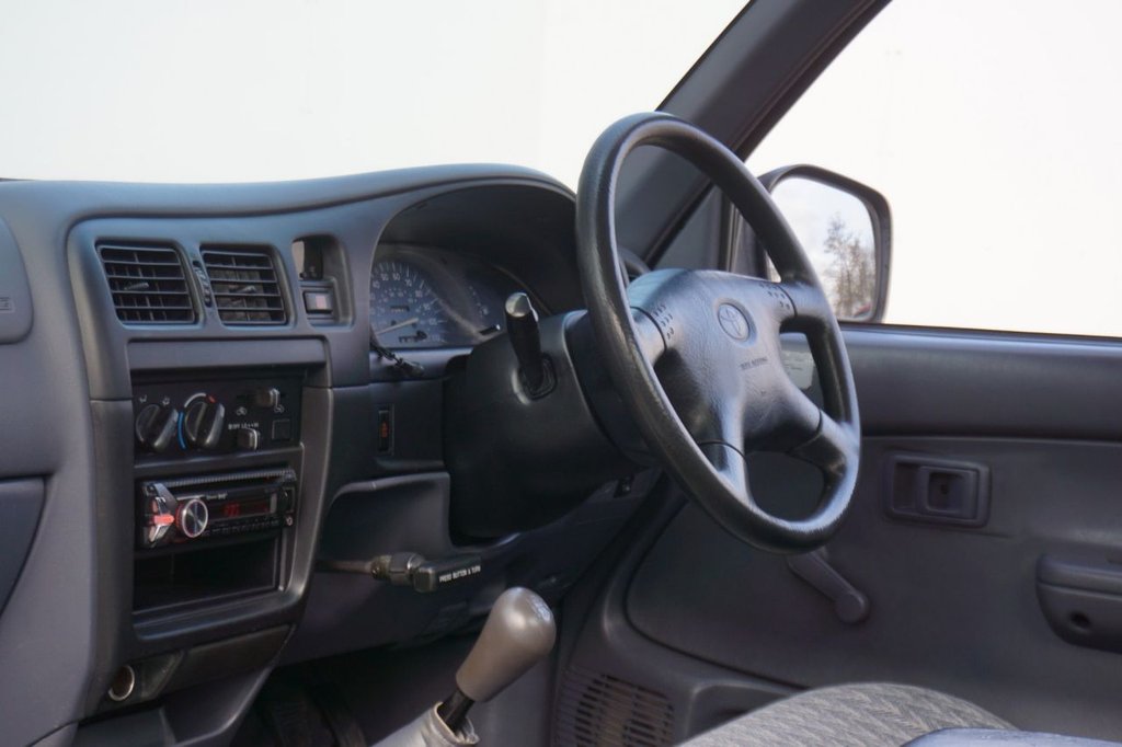 Used Toyota Hilux 2003 for sale - 77643103: Photo 16