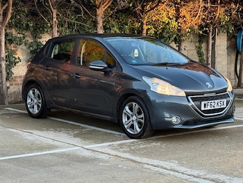 Peugeot - 208