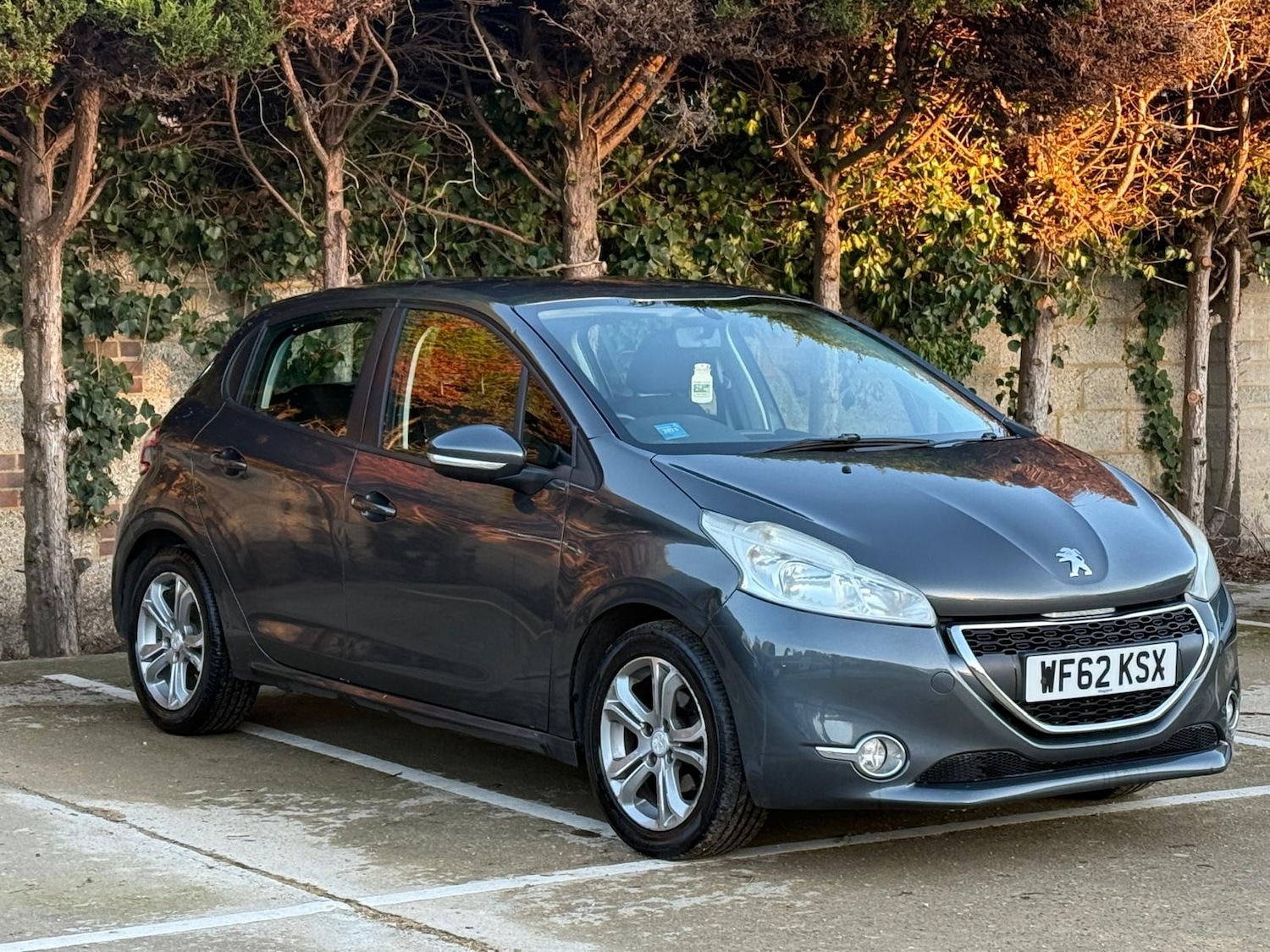 Used Peugeot 208 2012 for sale - 76761939: Photo 2