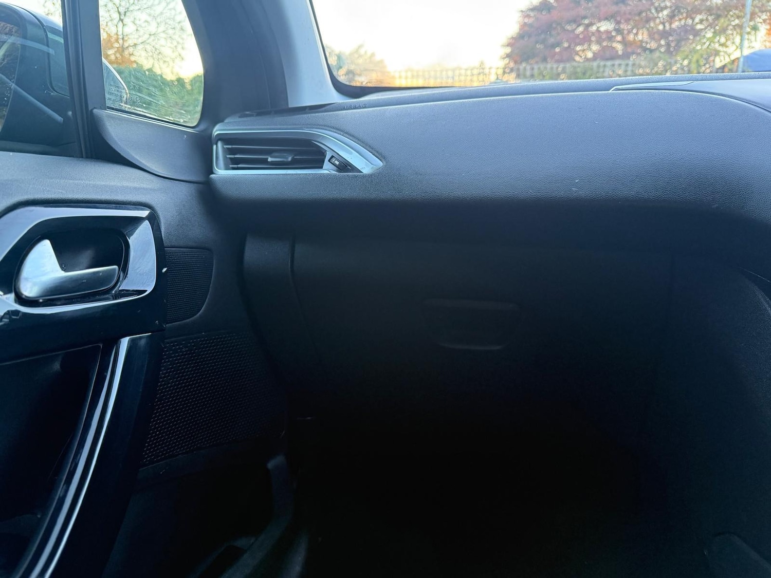 Used Peugeot 208 2012 for sale - 76761939: Photo 42