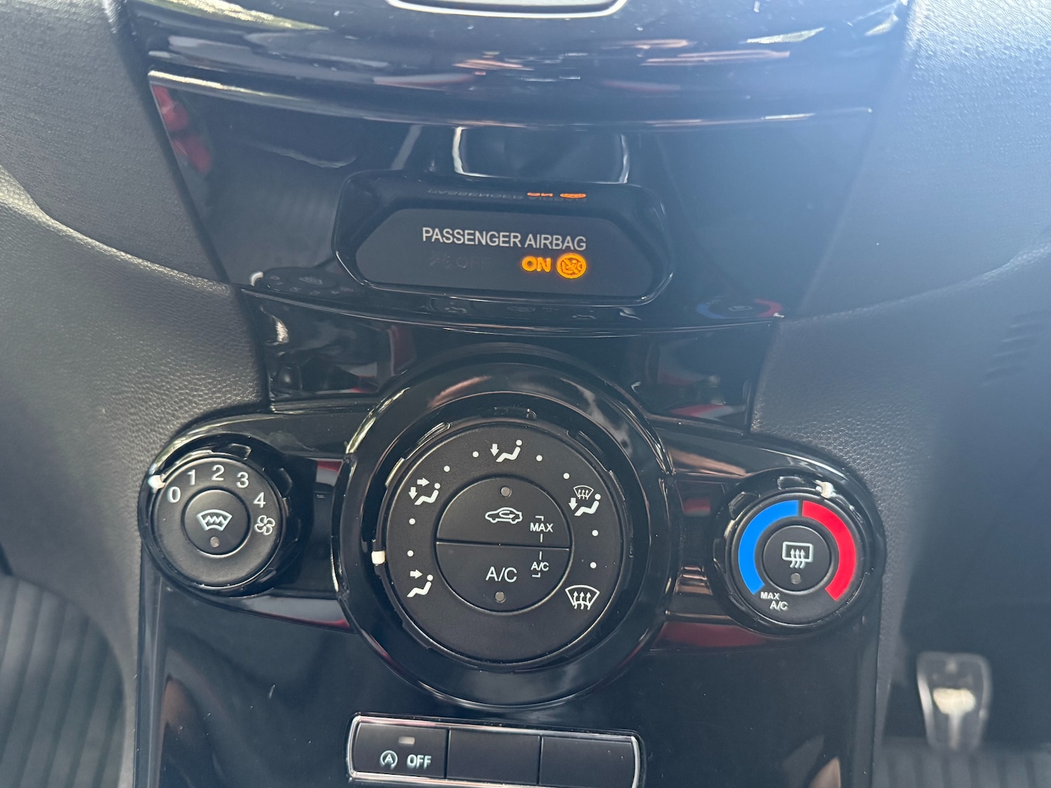 Used Ford Fiesta 2015 for sale - 76108332: Photo 36