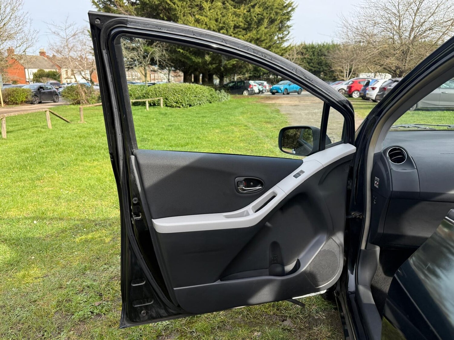 Used Toyota Yaris 2010 for sale - 77663739: Photo 11