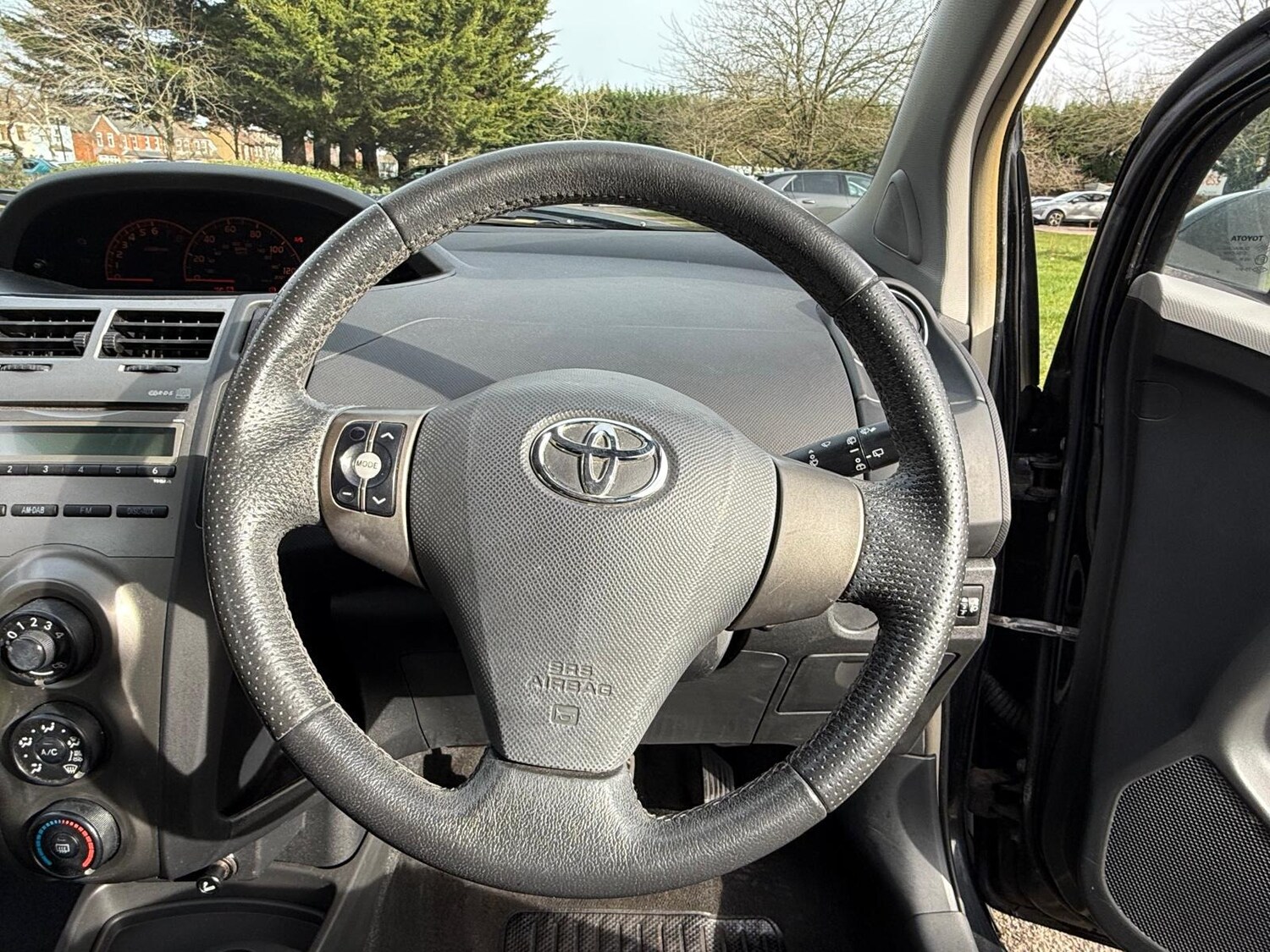 Used Toyota Yaris 2010 for sale - 77663739: Photo 20