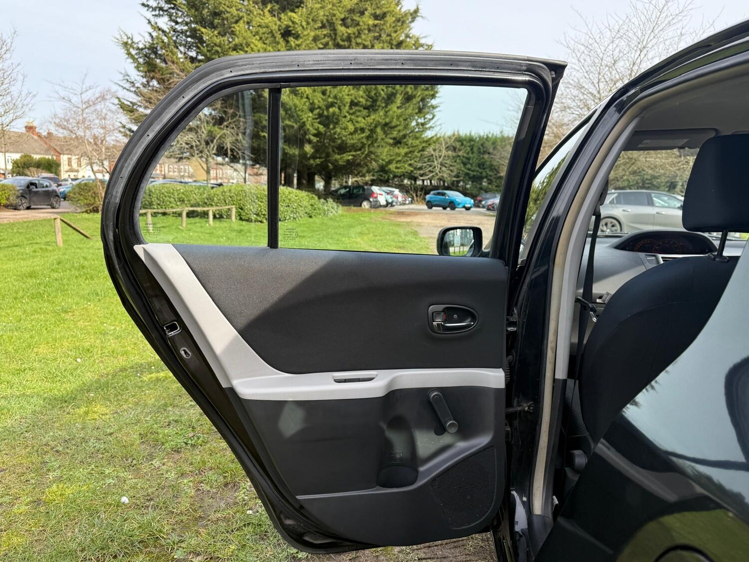 Used Toyota Yaris 2010 for sale - 77663739: Photo 21