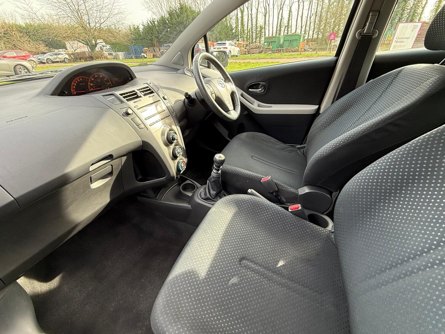 Used Toyota Yaris 2010 for sale - 77663739: Photo 23