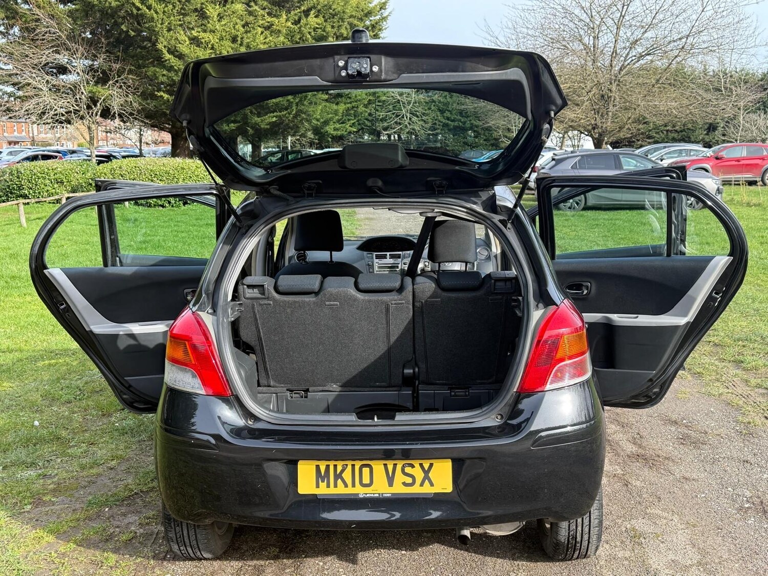 Used Toyota Yaris 2010 for sale - 77663739: Photo 26