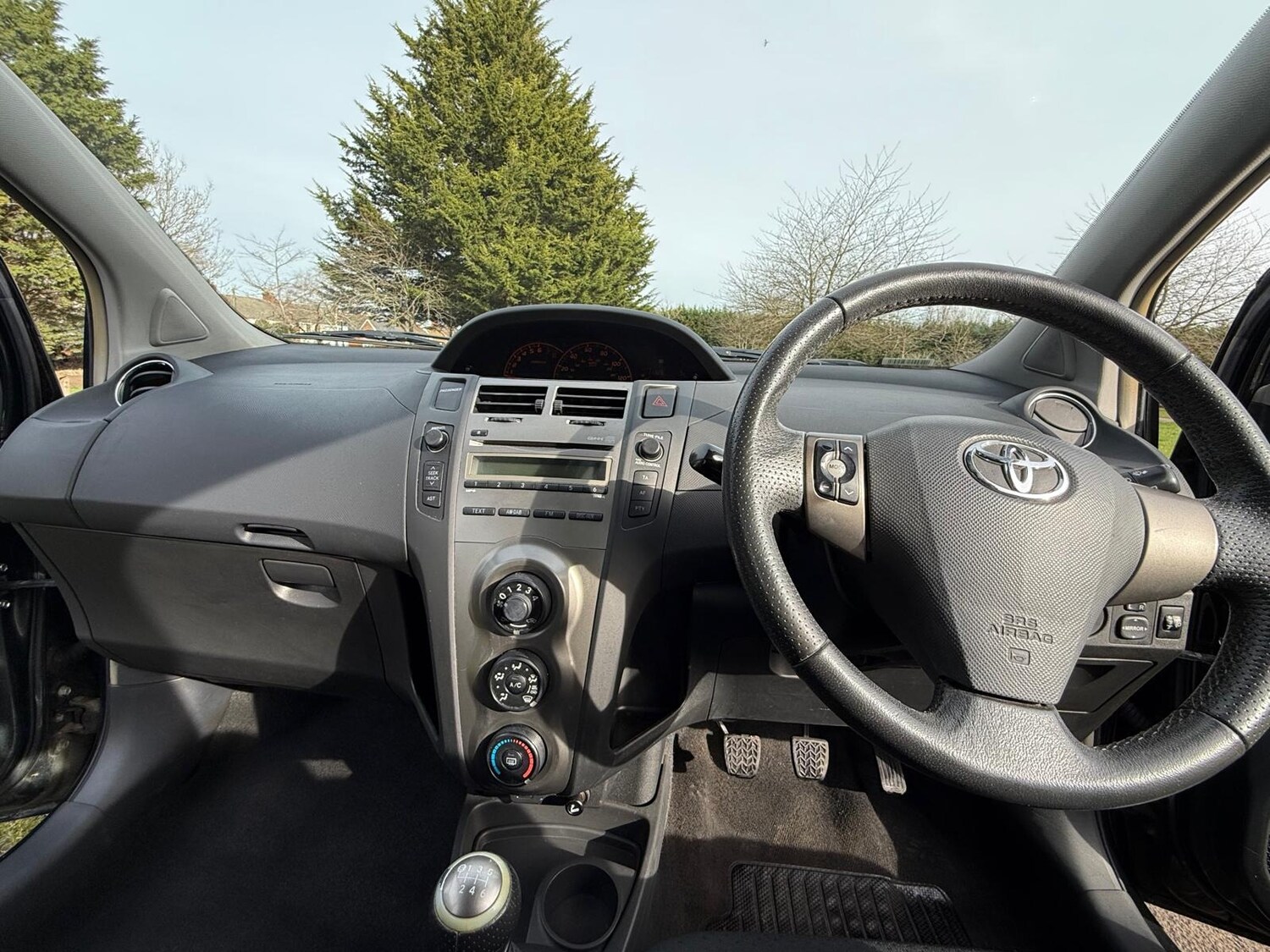 Used Toyota Yaris 2010 for sale - 77663739: Photo 32