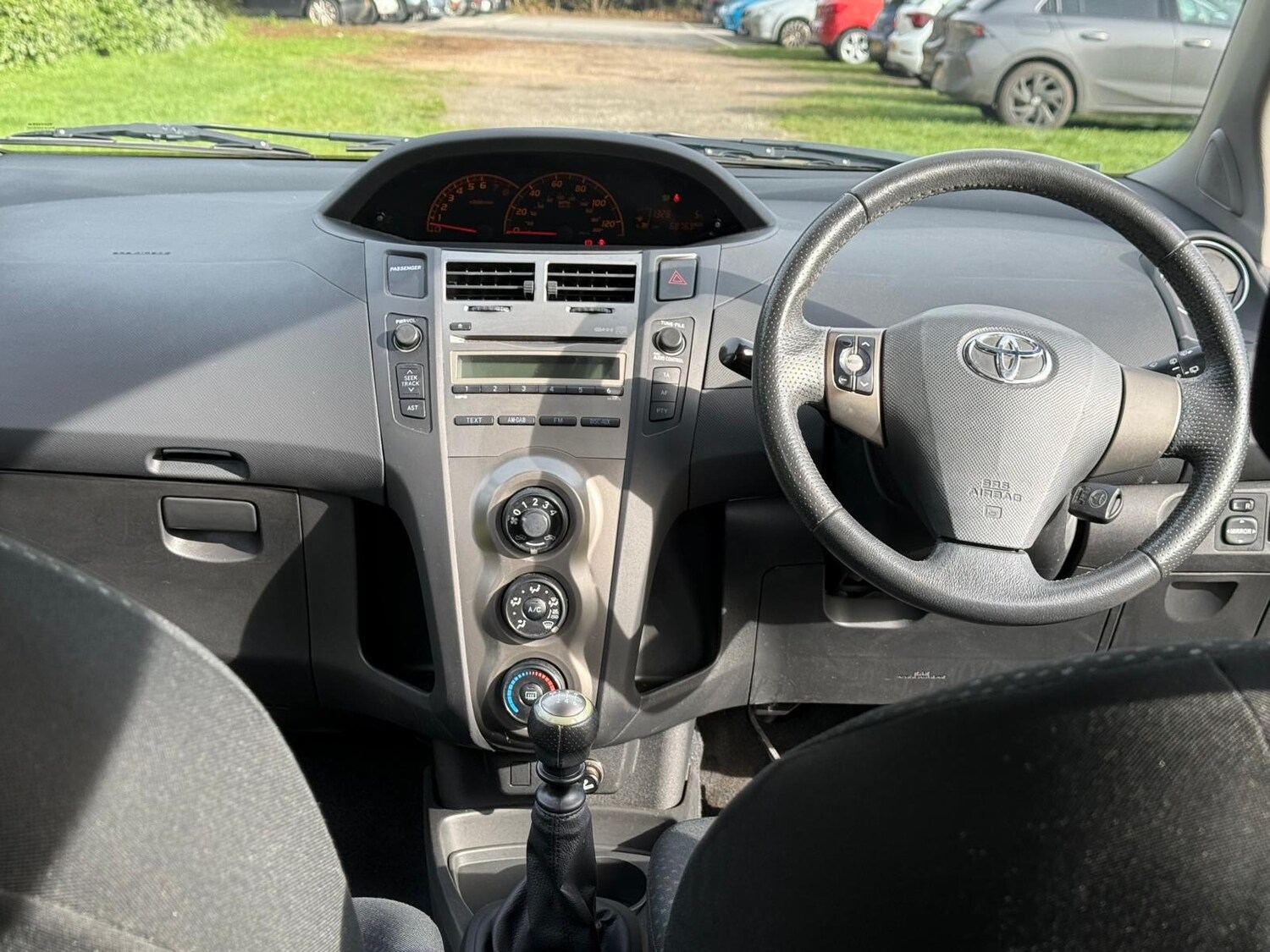 Used Toyota Yaris 2010 for sale - 77663739: Photo 33