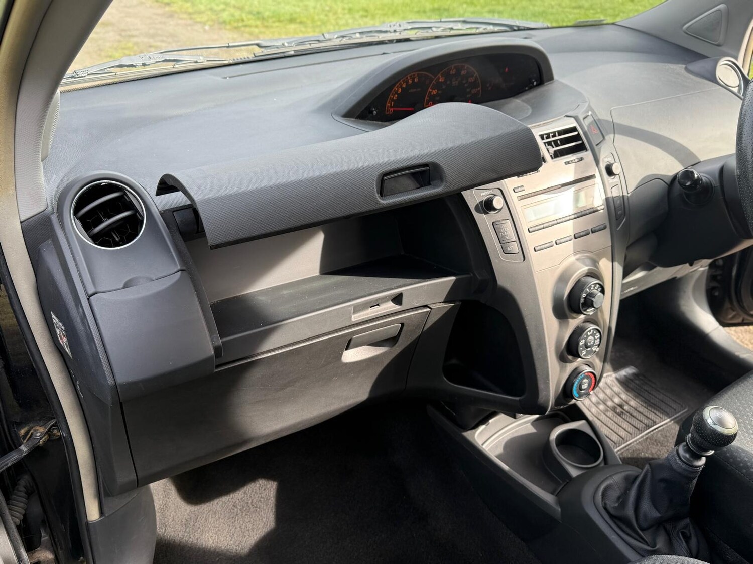 Used Toyota Yaris 2010 for sale - 77663739: Photo 35