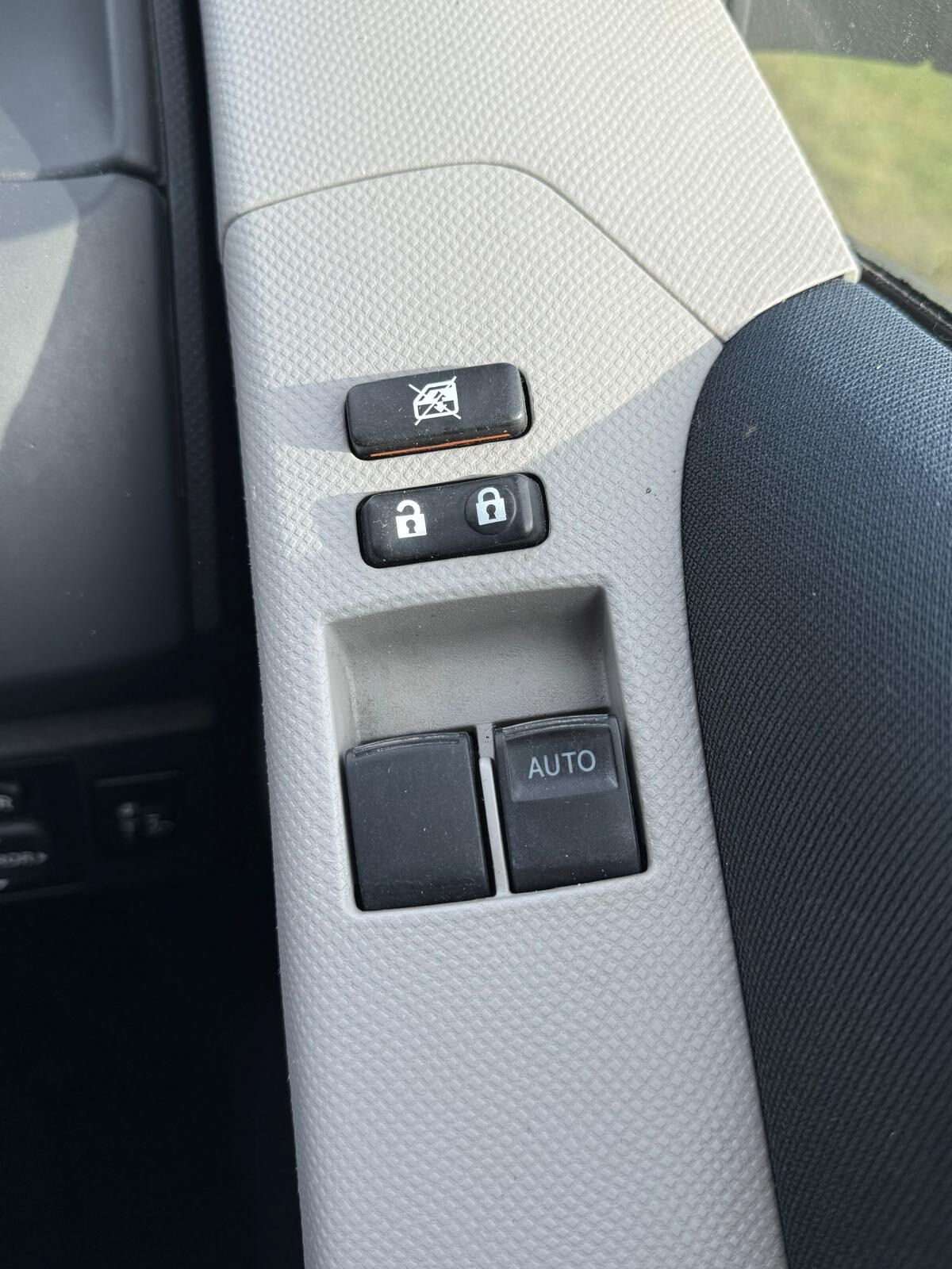 Used Toyota Yaris 2010 for sale - 77663739: Photo 37