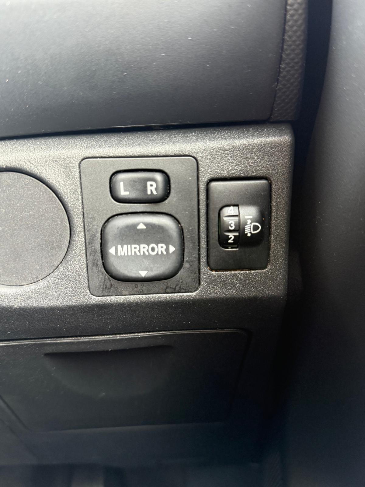 Used Toyota Yaris 2010 for sale - 77663739: Photo 40