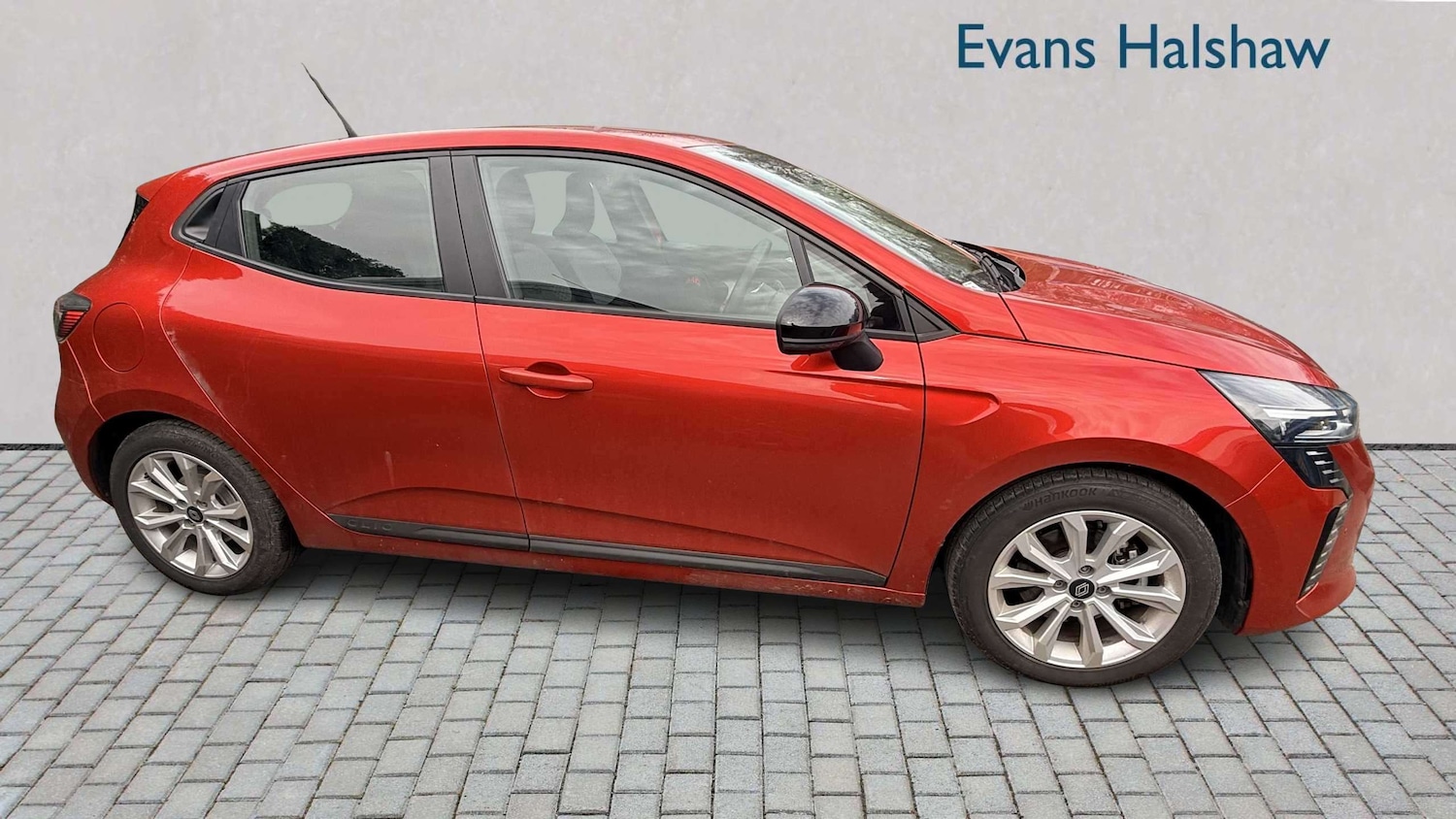 Used Renault Clio 2024 for sale - 77914024: Photo 4