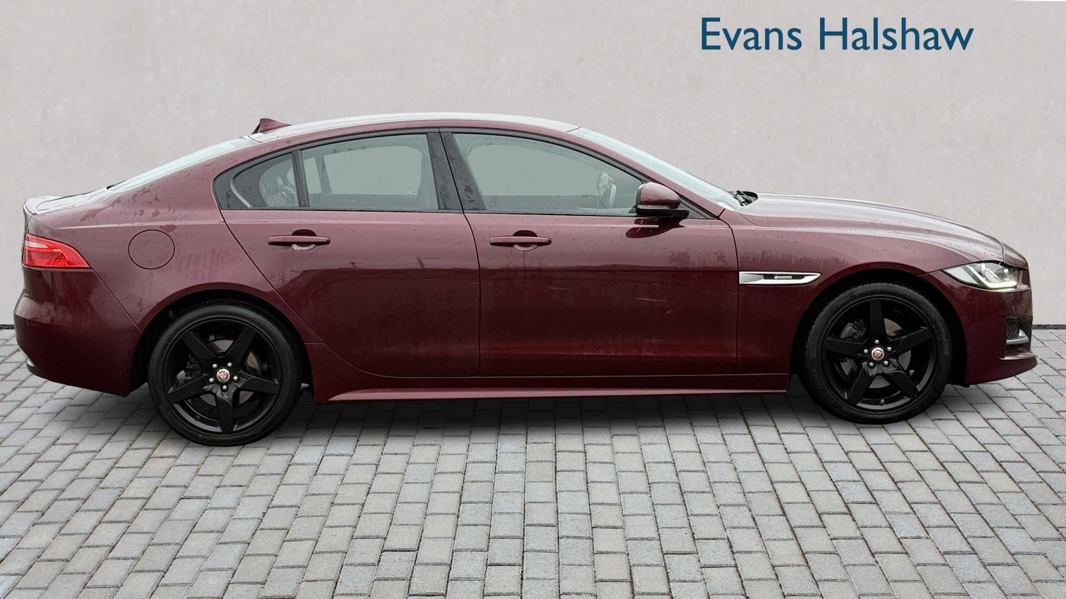 Used Jaguar XE 2015 for sale - 77333901: Photo 4
