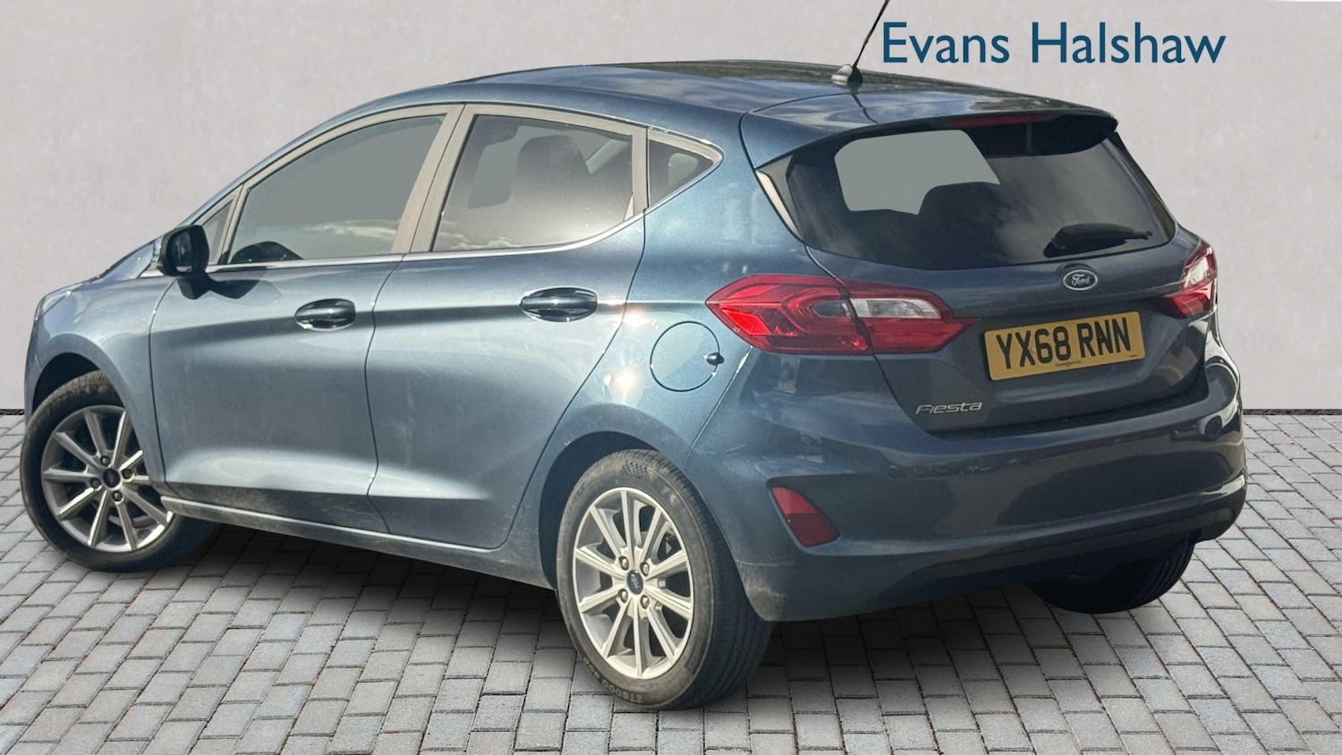 Used Ford Fiesta 2018 for sale - 76401240: Photo 2