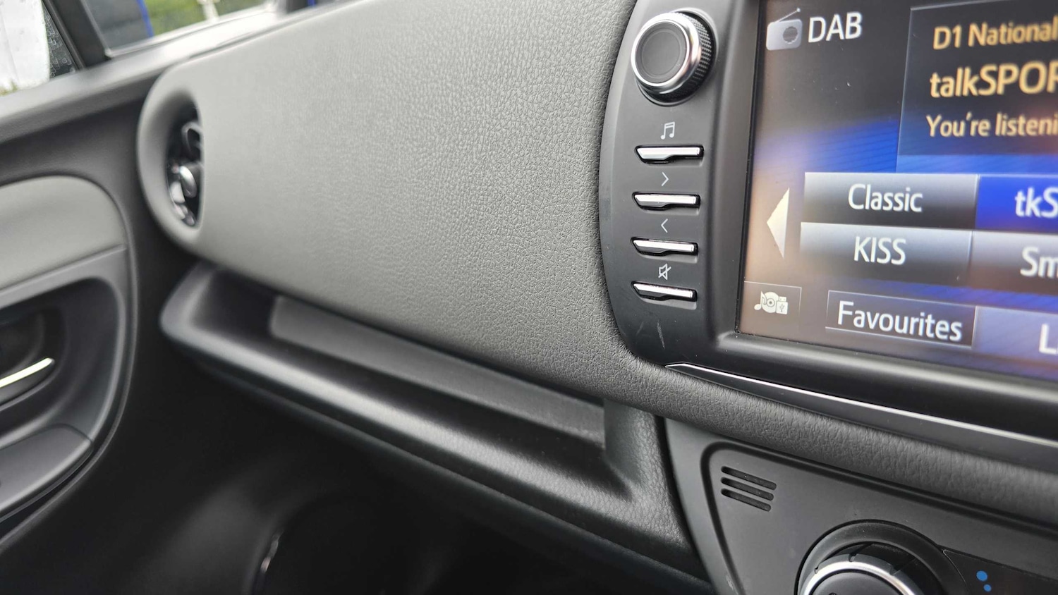 Used Toyota Yaris 2019 for sale - 76575995: Photo 32