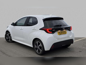 Used Toyota Yaris 2024 for sale - 76156066: Photo 2