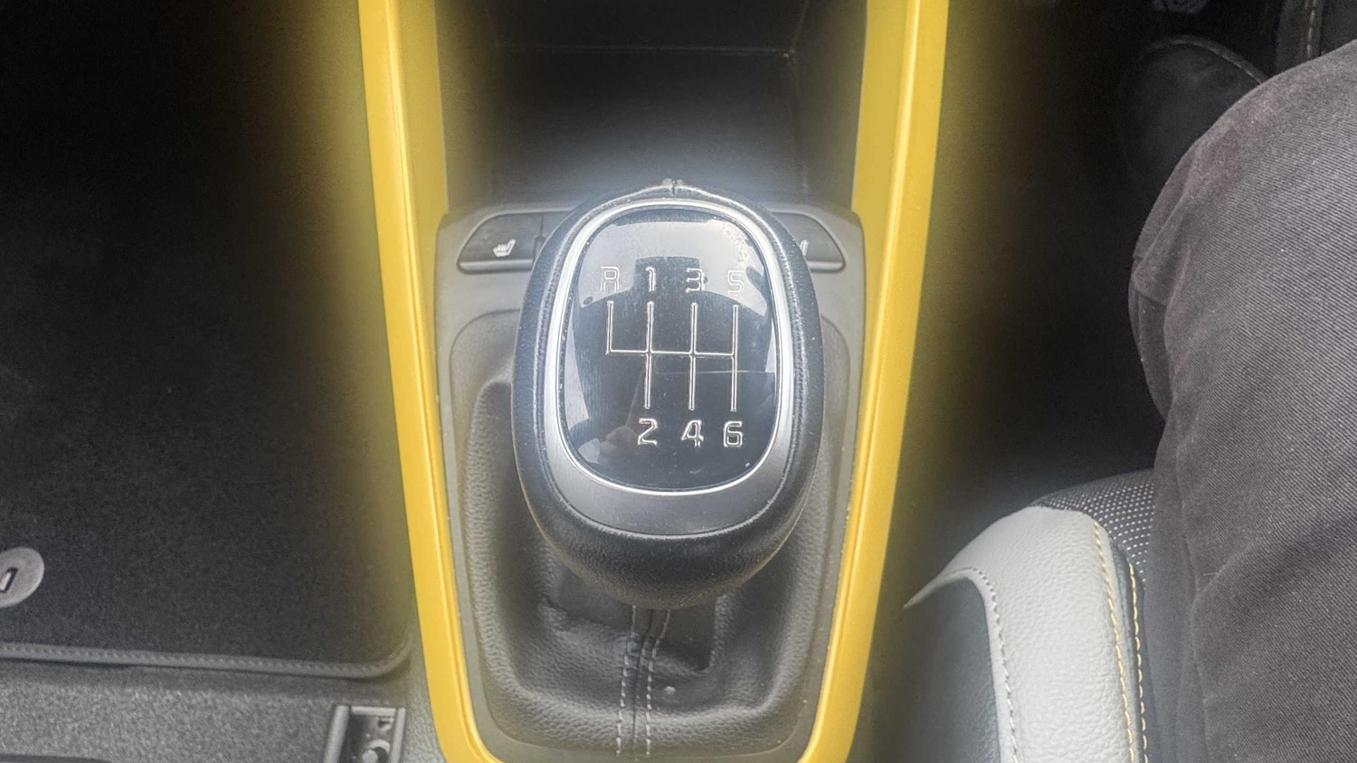 Used Kia Stonic 2023 for sale - 76262326: Photo 10