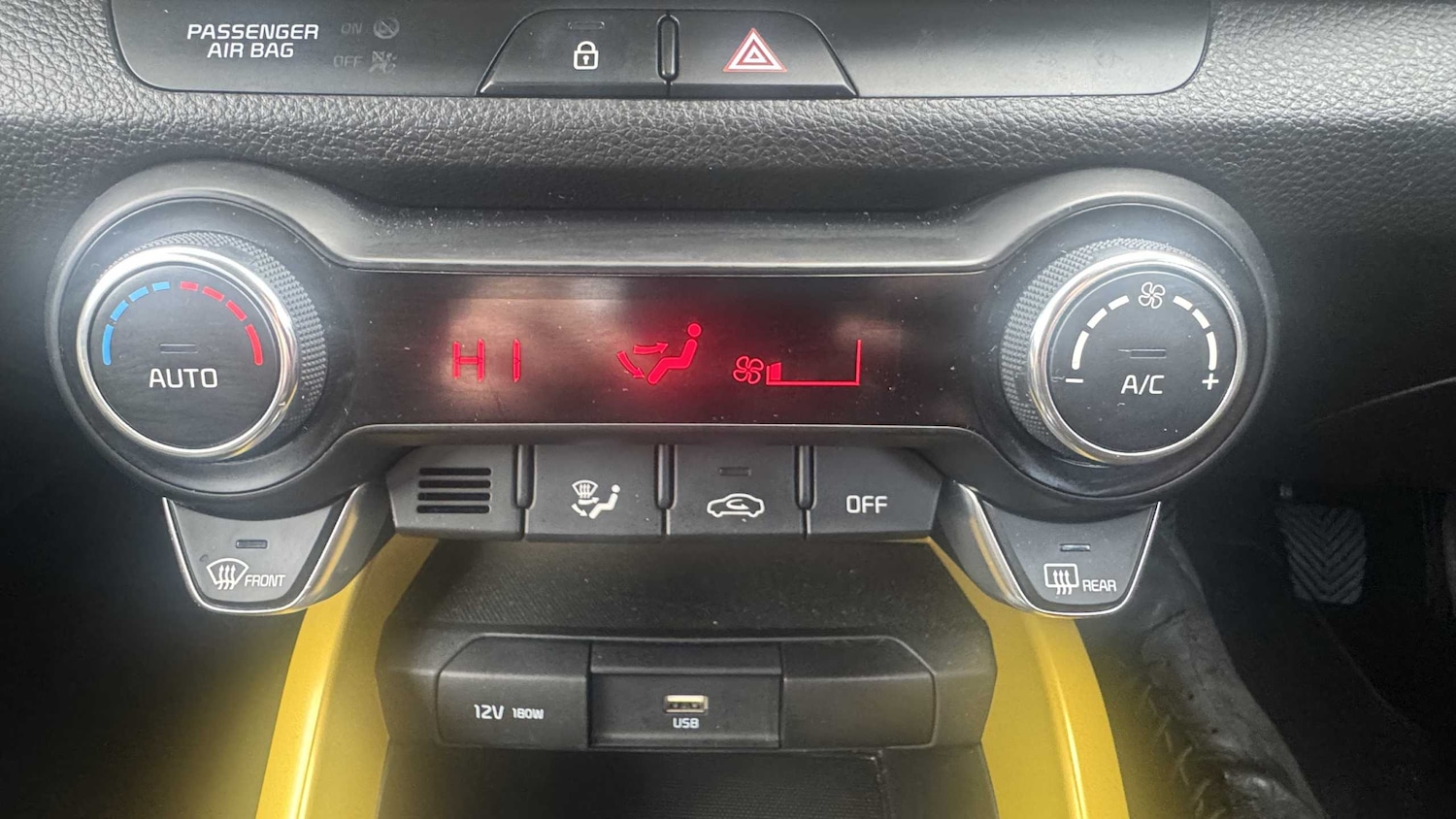 Used Kia Stonic 2023 for sale - 76262326: Photo 13