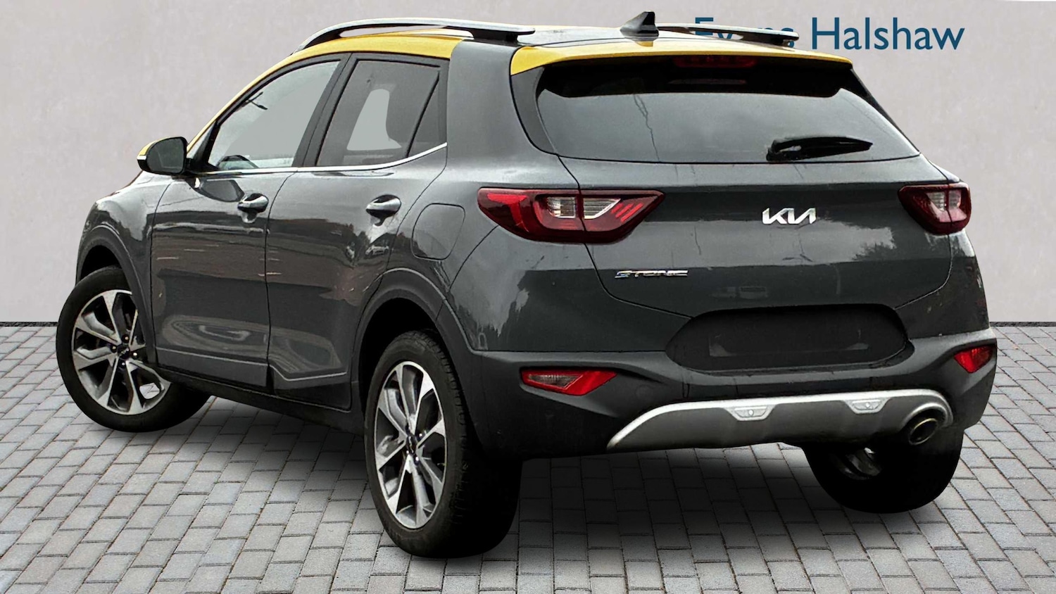 Used Kia Stonic 2023 for sale - 76262326: Photo 2