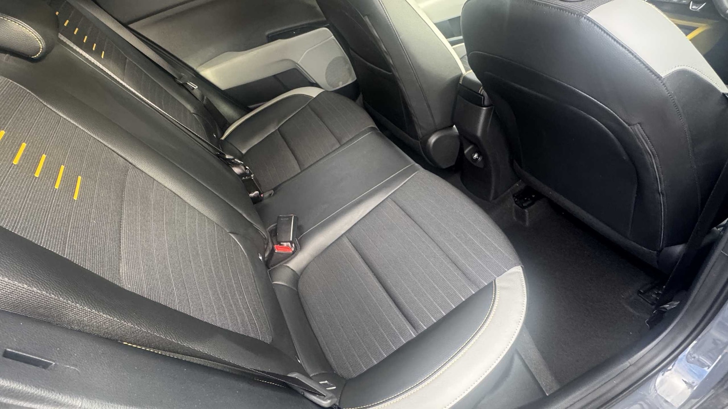 Used Kia Stonic 2023 for sale - 76262326: Photo 28