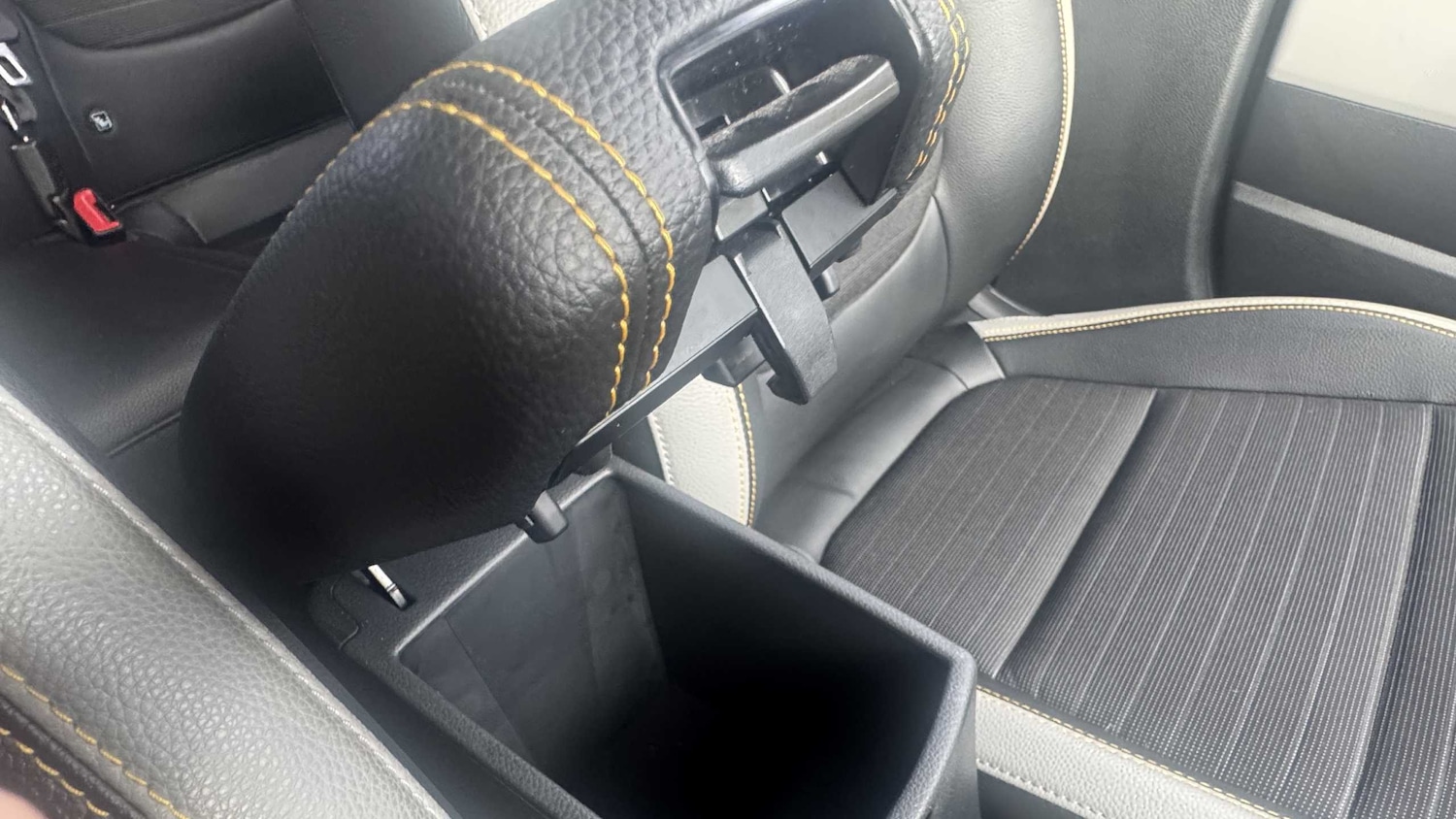 Used Kia Stonic 2023 for sale - 76262326: Photo 8