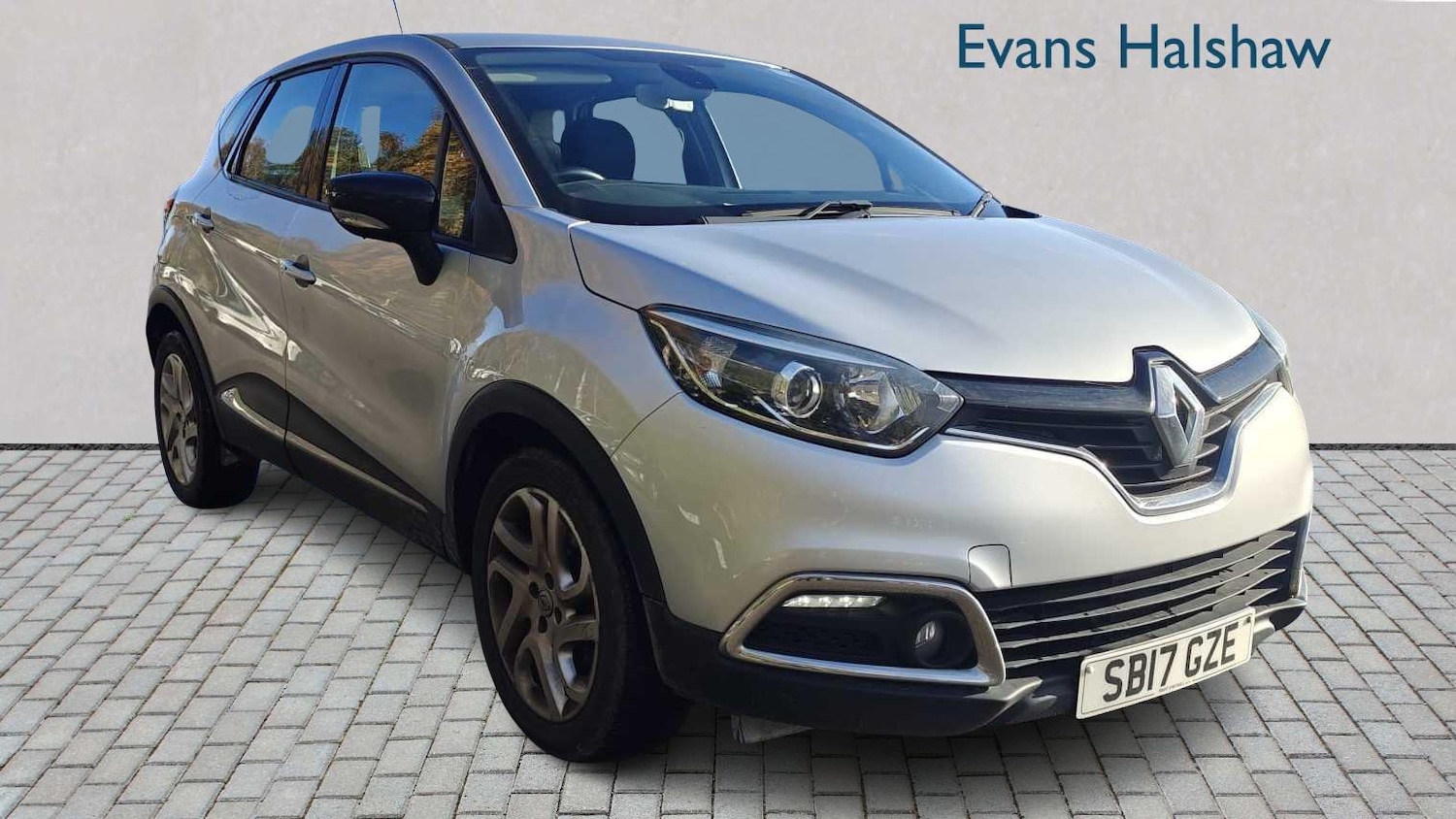 Used Renault Captur 2017 for sale - 76540805: Photo 1