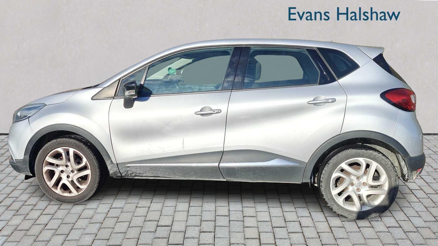 Used Renault Captur 2017 for sale - 76540805: Photo 3